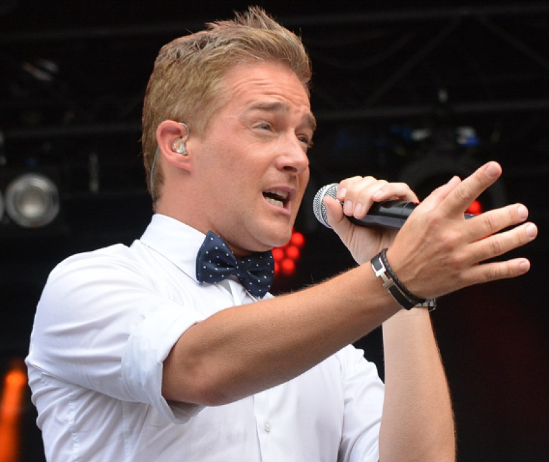 Exclusief: winst firma zanger Christoff gehalveerd