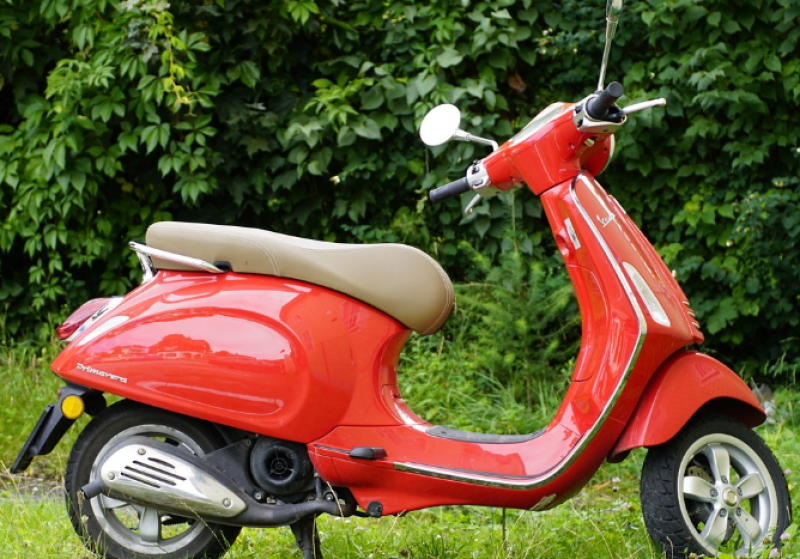 Huwelijksverjaardag eindigt in ziekenhuis na Vespa-ongeluk