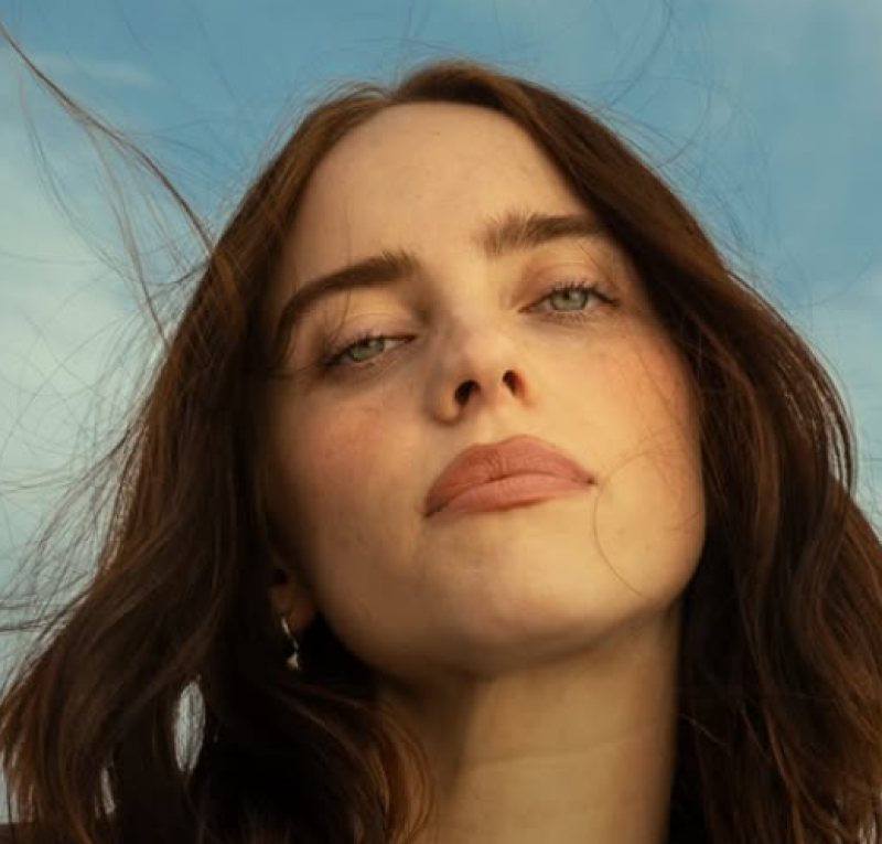 Billie Eilish openhartig over tics: "Ik moet mezelf constant onderdrukken"