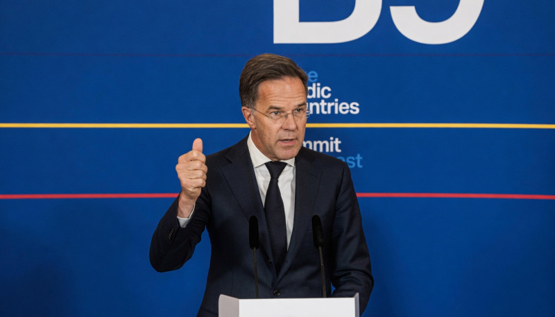 Mark Rutte rolt de rode loper uit voor Trump: Europa mag betalen, Washington blijft de baas
