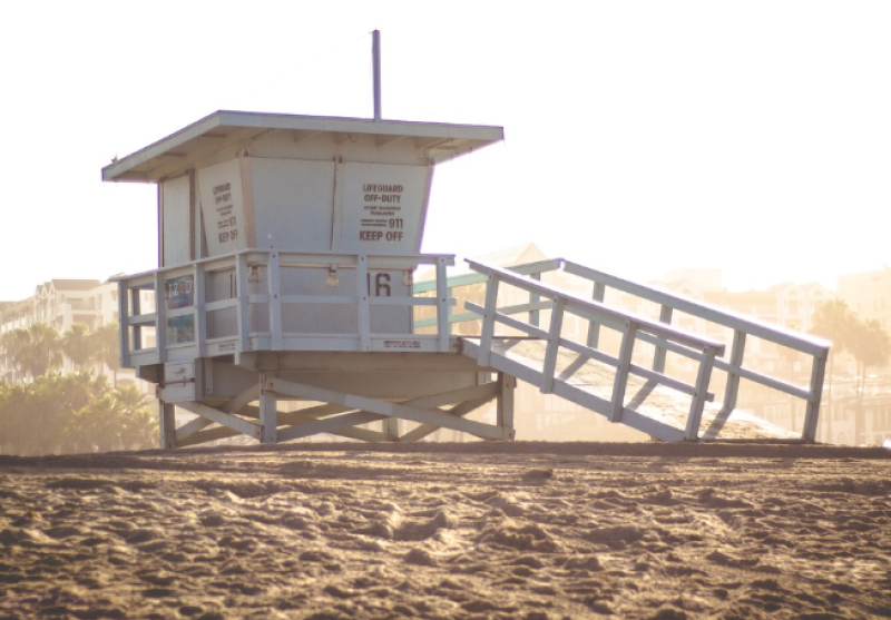 Strandredders aanwezig: start van het strandseizoen in kustplaatsen