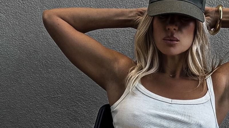 📸 Heatherly bewijst dat jeans en los in de tanktop erg verleidelijk kan zijn