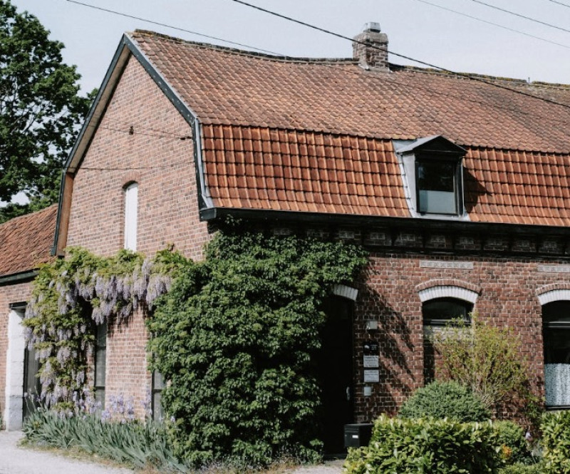 Vlaamse regering ziet ‘fermettetaks’ wel zitten: binnenkort ook belasting op ademhalen in de natuur?