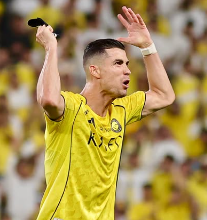 🎥 Gefrustreerde Ronaldo grijpt opnieuw naast een prijs met Al-Nassr