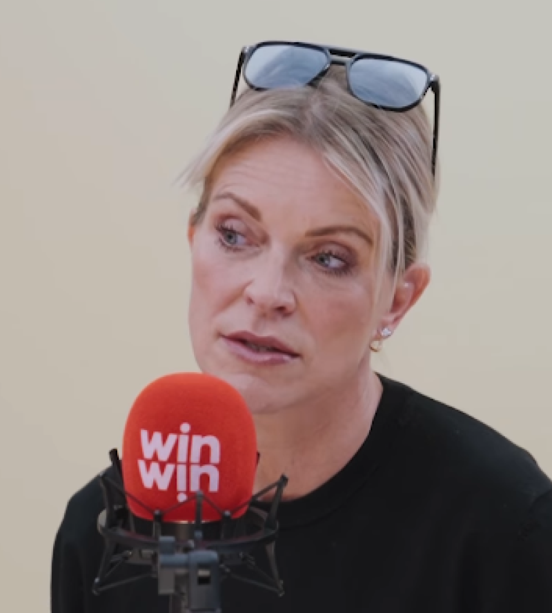 📸 Karen Damen dient Gert Verhulst van antwoord en legt uit waarom ze altijd te laat komt