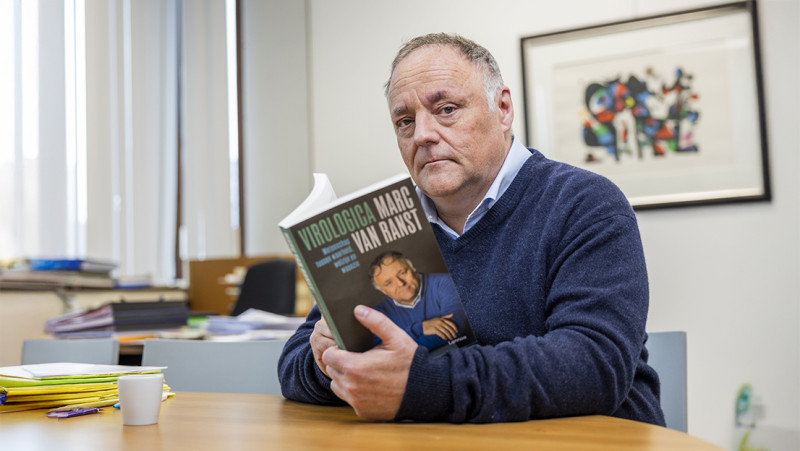 Ex-KU Leuven-viroloog vecht terug met miljoenenclaim en klacht tegen Marc Van Ranst