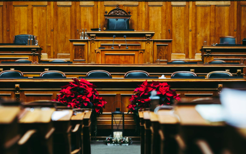 Van der Valk en de asielcrisis: een lucratief model - leden van familie tegenover elkaar in rechtszaal