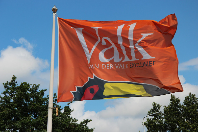 Onderzoek naar mensenhandel en zwartwerk bij toeleveranciers: zoekingen bij verschillende Van der Valk-hotels