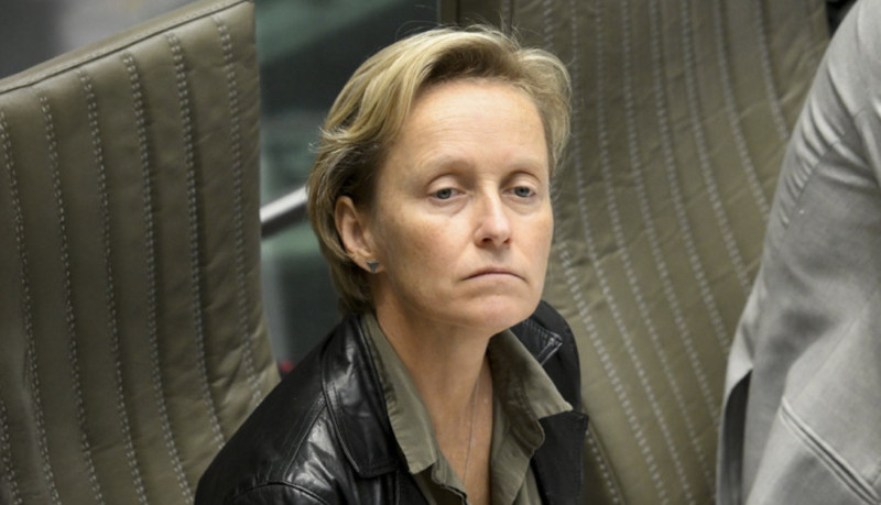 Pas op: minister Annick De Ridder klopt erop!