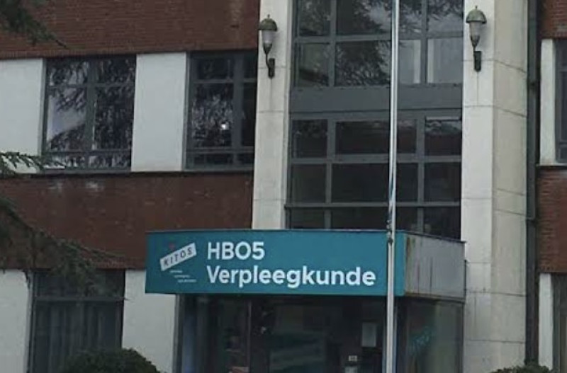Brandweer leert zorgstudenten in Duffel hoe ze patiënten veilig houden