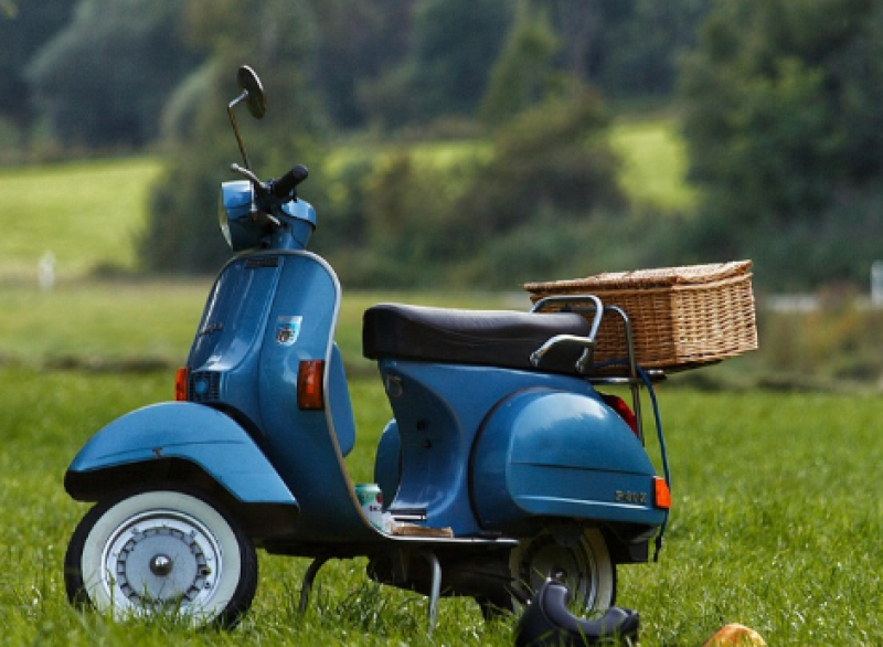 Duitse Vespa-fans bezoeken Ieper tijdens Europees treffen
