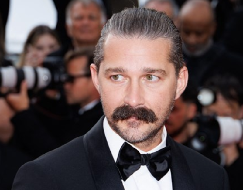 🎥 Hollywoodacteur Shia LaBeouf gaat opnieuw over de schreef en bekent aanval op drie mannen