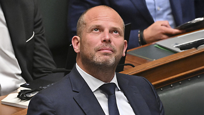 Francken bereidt België voor op oorlogsscenario en maakt daar schaamteloos 250 miljoen voor vrij