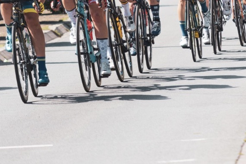 Jordi Meeus klopt Milan Fretin met een banddikte in de Brussels Cycling Classic