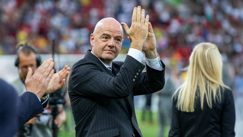 De FIFA: corrupter dan dit wordt het nauwelijks – het gaat allang niet meer om de bal, maar om het geld dat rolt
