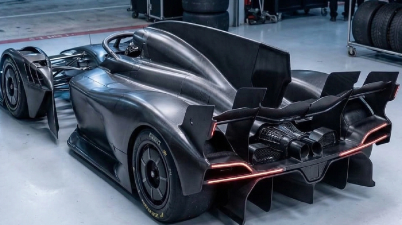 📸 Miljardair wil samen met Aston Martin de snelste auto ooit bouwen