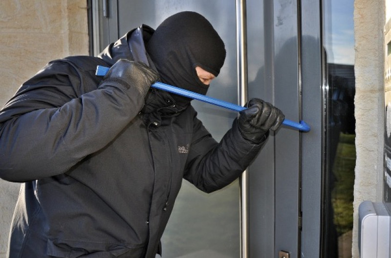 Reeks woninginbraken in Mechelen en Willebroek: juwelen, geld en auto buitgemaakt
