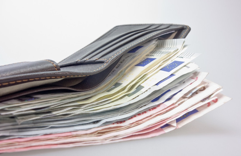 De Belgische grijze economie (1): de man die officieel arm is, maar een zwembad in de tuin heeft