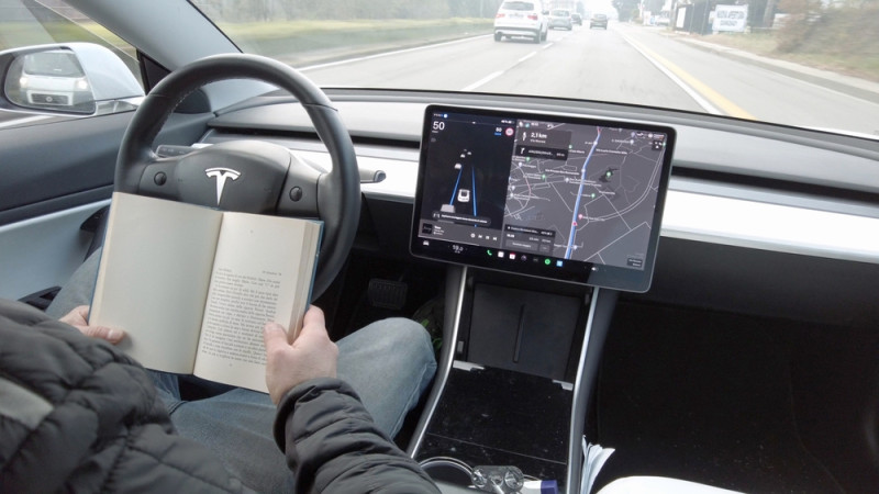 De toekomst is vandaag: Vlaanderen laat zelfrijdende Tesla’s toe op de openbare weg
