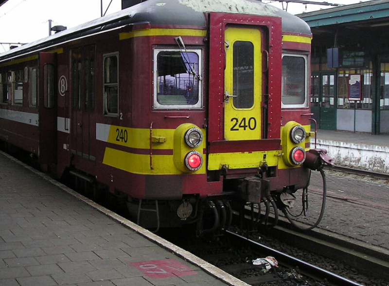 Onthullingen ex-vertrouweling Di Rupo: "Niveau van precisie evenals aard van vermeende feiten roepen veel vragen op", volgens minister Crucke - NMBS start intern onderzoek