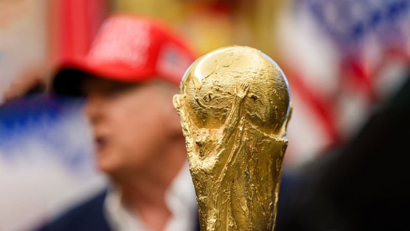 Mag Trump straks van Infantino de wereldbeker overhandigen?