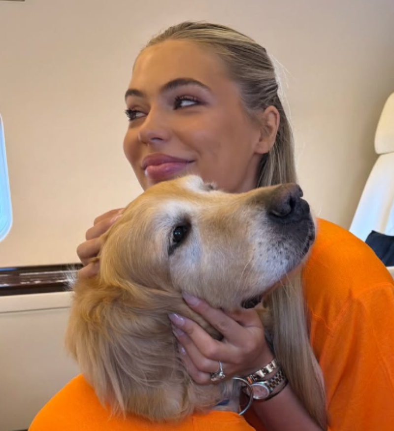 📸 Niet op de zetel, maar in de lucht: Jutta Leerdam laat Jake Paul kennismaken met Oranje-gekte
