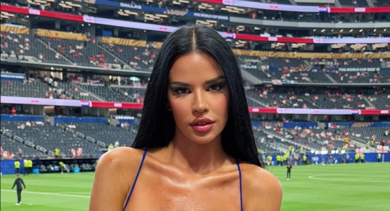 🎥 Zwoele Knolldoll doet reputatie van WK-babe alle eer aan