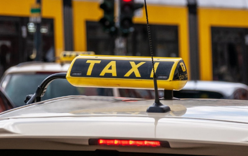 Aanrijding kusttram en taxi in Zeebrugge