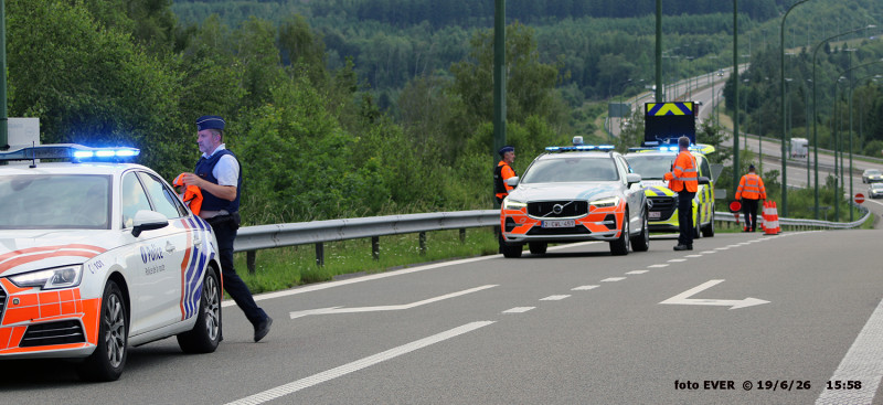 De Wegpolitie van de Federale Politie en de lokale politiezone Famenne-Ardenne controleerden in Manhay