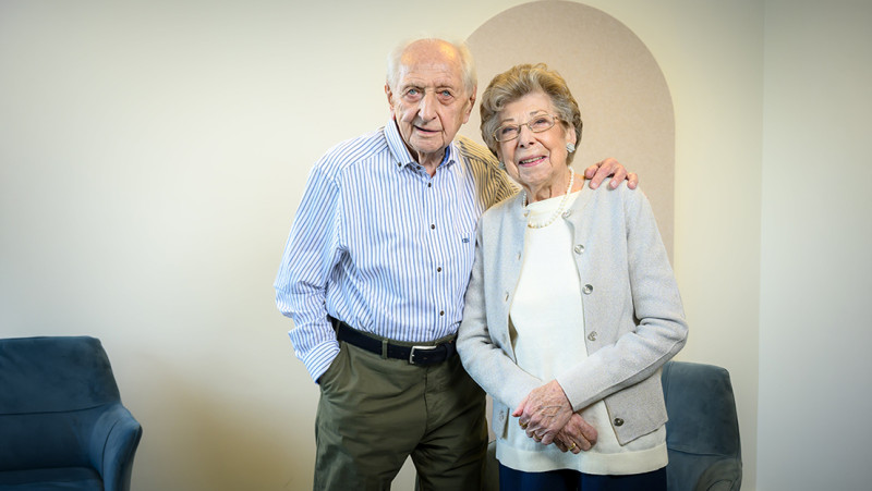 Wereldrecord: Annie (99) en Ray (100) zijn het oudste televisiekoppel ter wereld