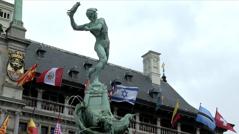 Vlaams Belang redt de coalitie in Antwerpen door verwijderen Israëlische vlag te blokkeren