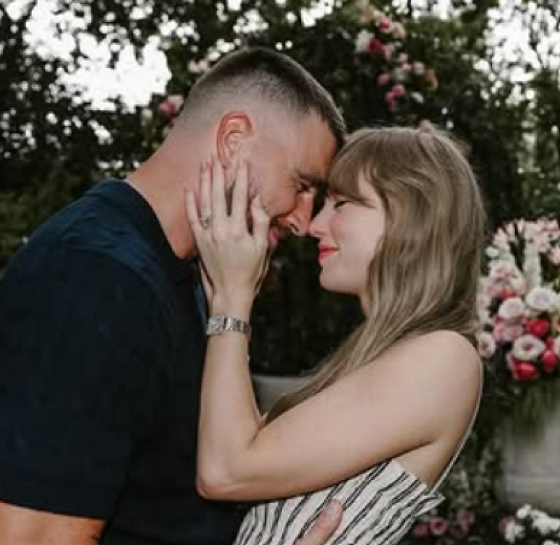📸 Het opvallende cadeau dat Taylor Swift en Travis Kelce hun gasten gaven tijdens hun sterrenhuwelijk