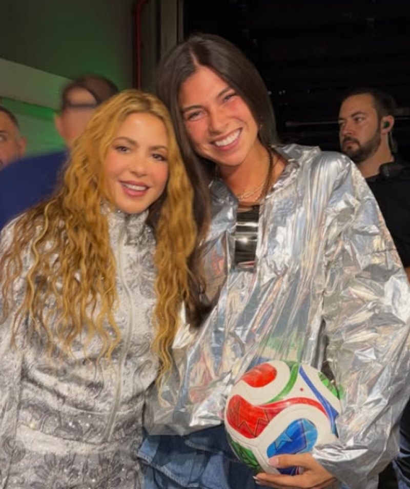 📸 Waar stopt het voor Céline Dept? Na Ronaldo voegt ze nu ook Shakira toe aan haar indrukwekkende lijstje