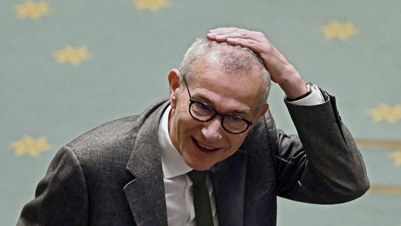 18.000 Belgen zijn nog altijd in ziekenkas door coronamaatregel: Frank Vandenbroucke is het beu