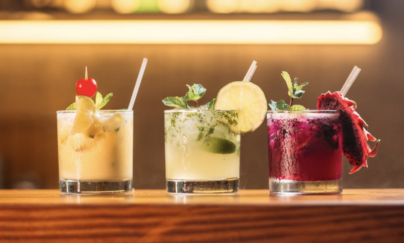 Alcohol was drie weken geleden nog levensgevaarlijk... maar vandaag krijg je er een cocktailrecept bij