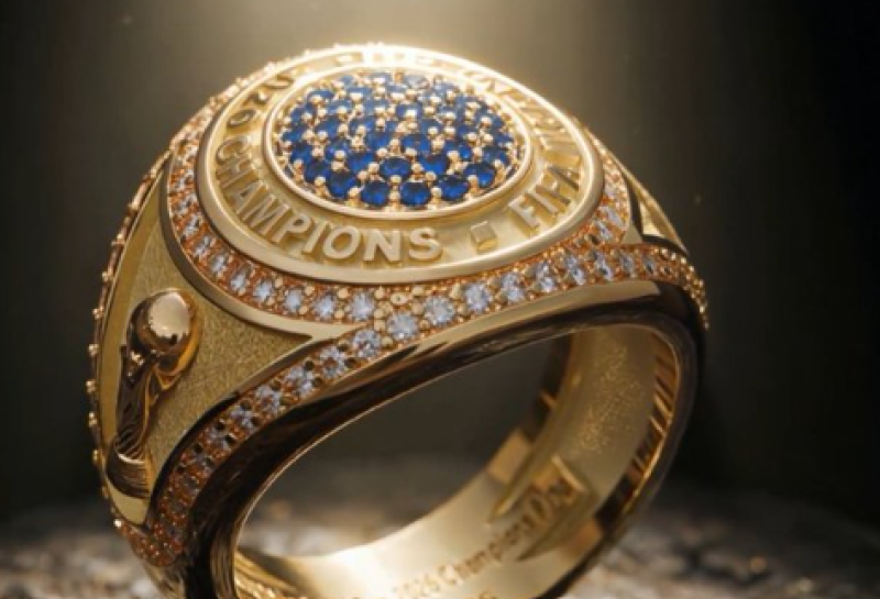 📸  FIFA maakt van WK-winnaars echte kampioenen: wereldbeker, gouden ringen, miljoenenpremies en pure luxe