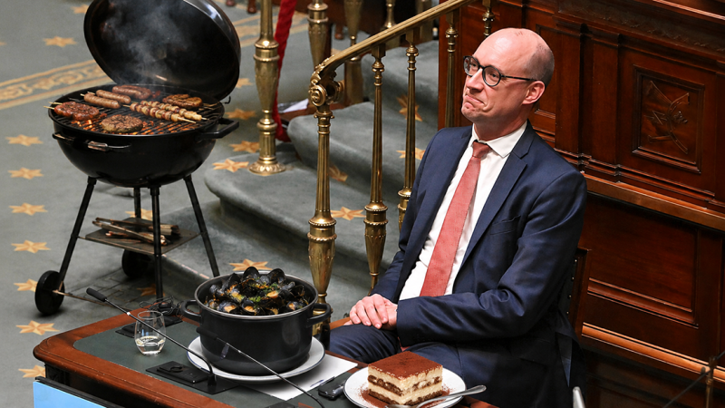 Mosselen, tiramisu en flauwe moppen