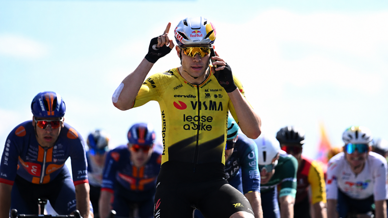 Zat hier iemand op te wachten? Van Aert lanceert eigen gsm-abonnement