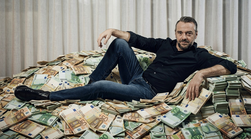 Nederland in shock: Tom Waes strijkt 250.000 euro Nederlands belastinggeld op