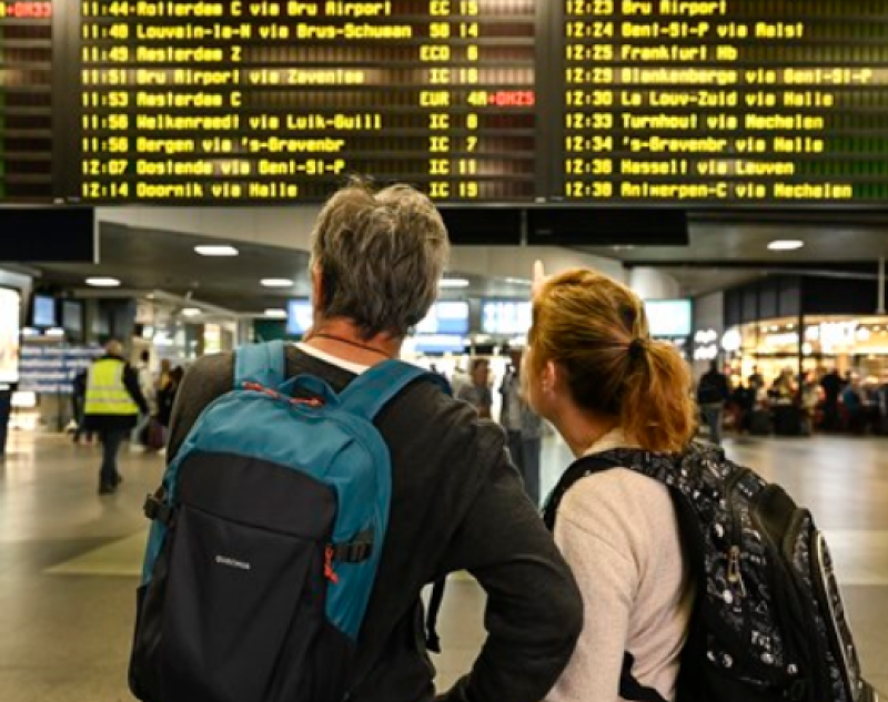Treinverkeer stil door bermbranden bij Gent