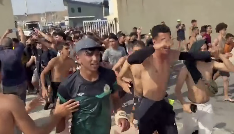 🎥 20.000 migranten bestormen Ceuta, 18 verdrinken - en iedereen doet alsof dat een verrassing is