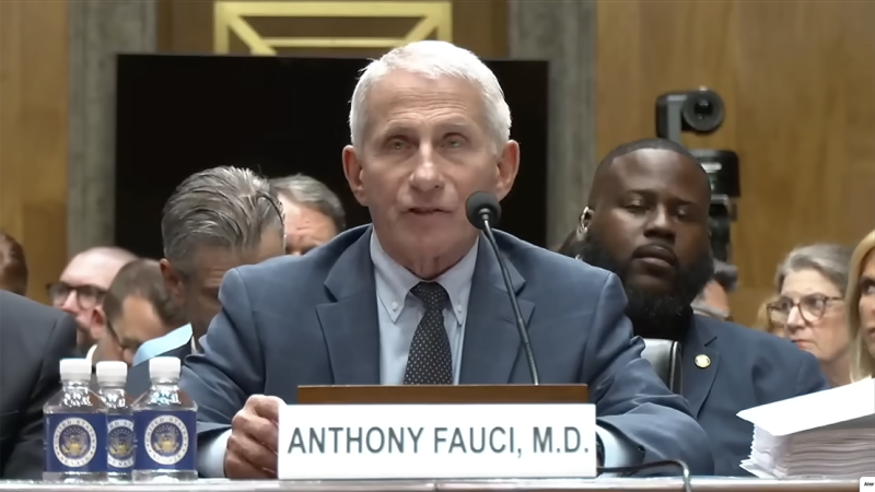🎥  Fauci weigert meer dan 100 vragen te beantwoorden tijdens Amerikaanse coronaverhoren