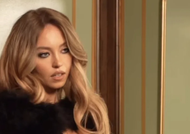 Sydney Sweeney doet harten sneller slaan in gewaagde lingerie