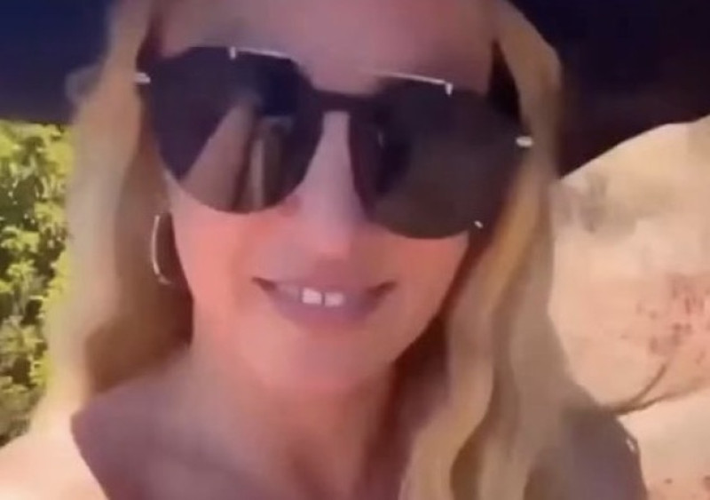Britney Spears doet het weer: paardrijtocht eindigt met tepelschuiver
