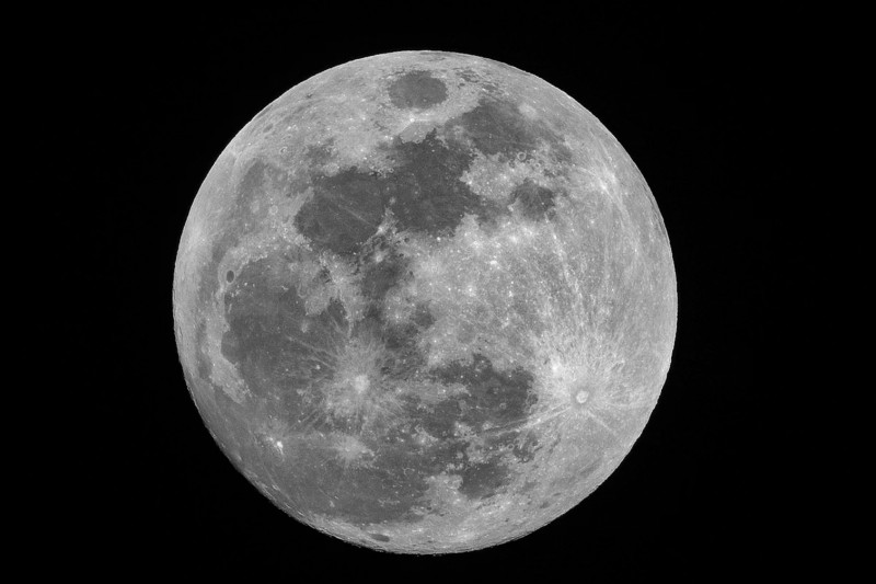 Aliens op de maan? Oekraïense sterrenkundigen denken van wel...