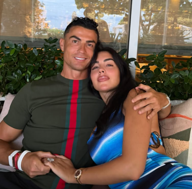 📸 Deze keer is het echt: Cristiano Ronaldo is eindelijk getrouwd met zijn Georgina