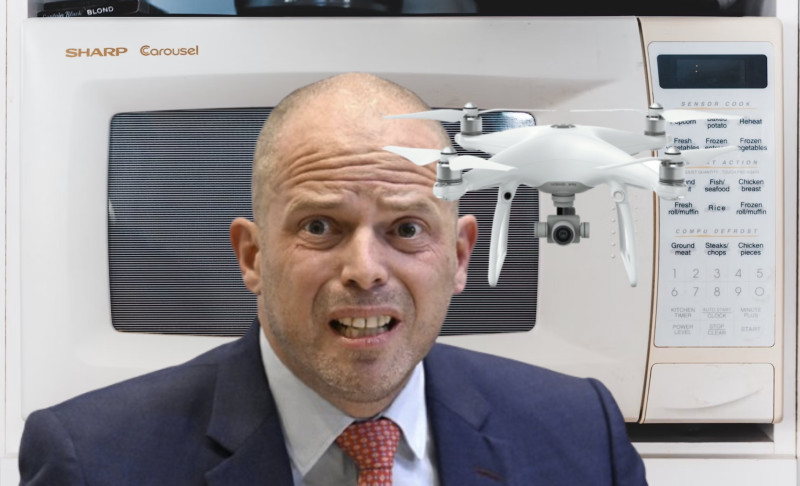 Francken wil drones straks uit de lucht ‘microgolven’: maar hoe werkt dat eigenlijk?