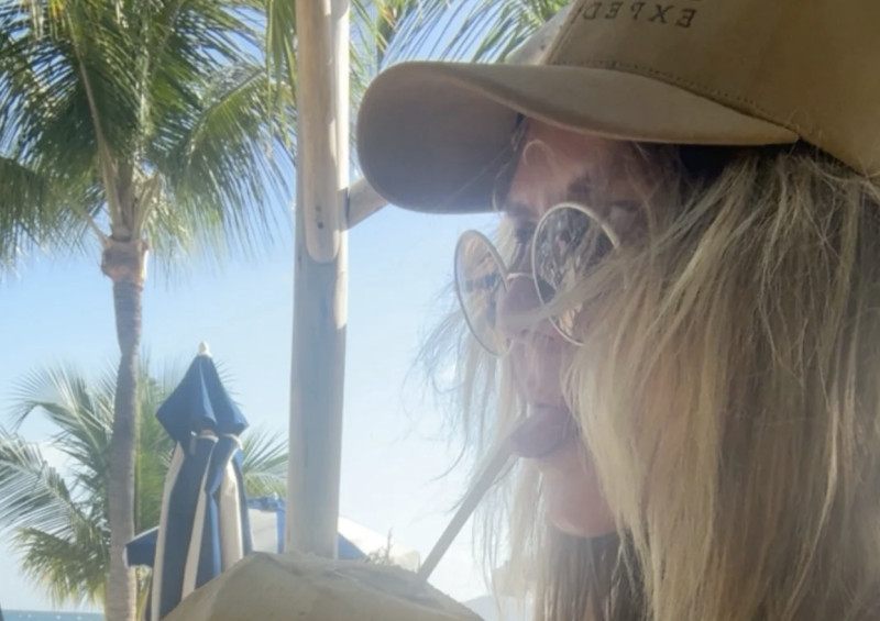 Heidi Klums bloesje is wel héél doorzichtig
