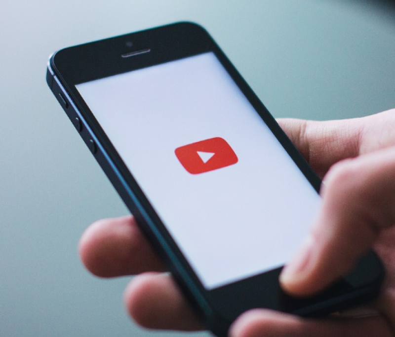 YouTuber verkent verlaten zwembad in Sint-Niklaas
