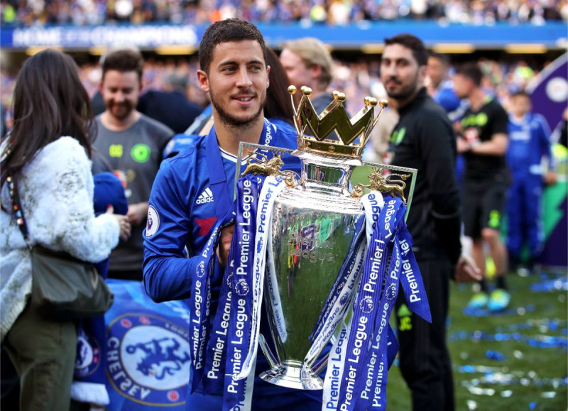 🎥 Eden Hazard duikt incognito op bij Chelsea, maar krijgt deksel op de neus: “Is er geen legendekorting?”